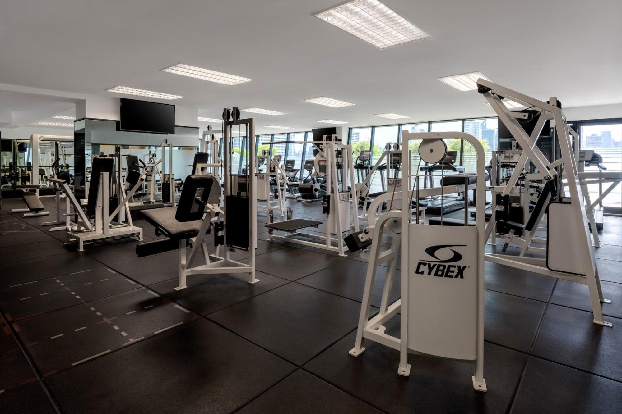 Grand Mercure Bangkok Atrium Dış mekan fotoğraf The gym at the University of New England