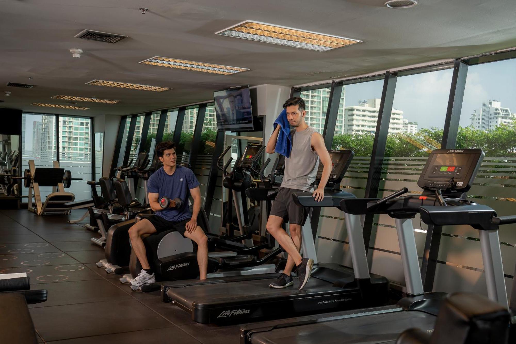 Grand Mercure Bangkok Atrium Dış mekan fotoğraf The gym at the hotel