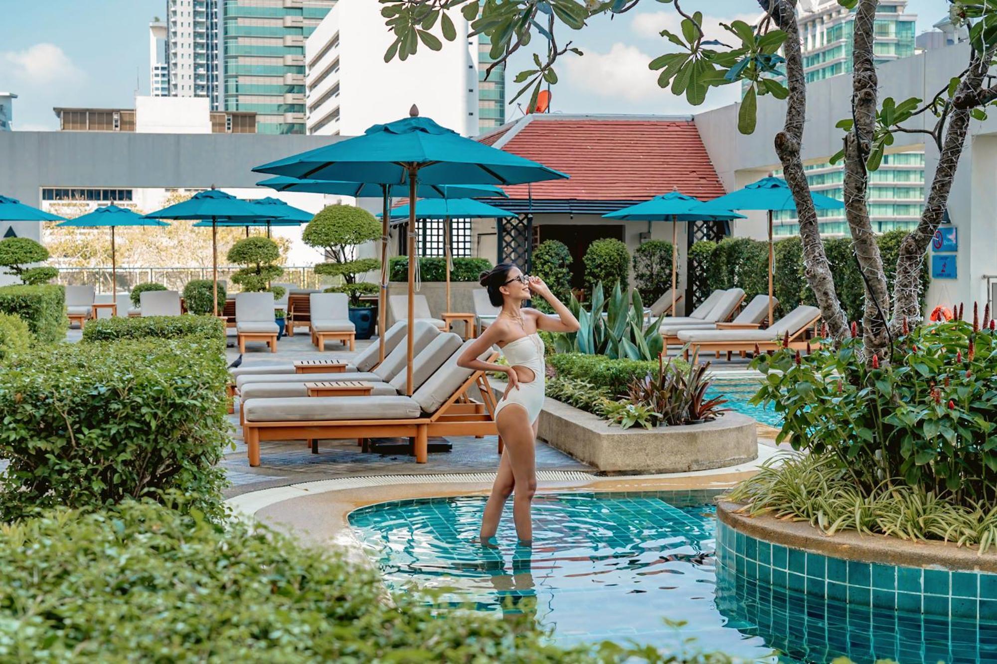 Grand Mercure Bangkok Atrium Dış mekan fotoğraf The hotel's pool