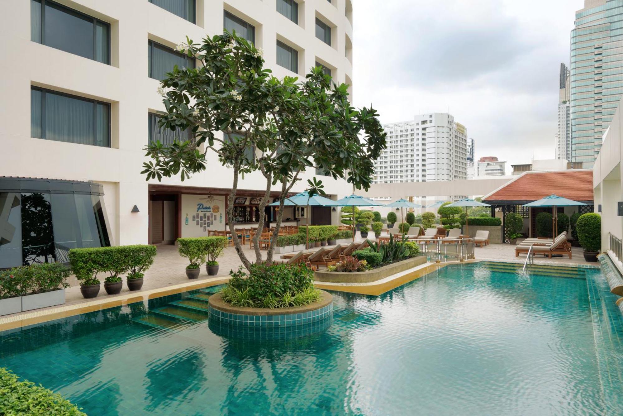 Grand Mercure Bangkok Atrium Dış mekan fotoğraf The pool at the hotel