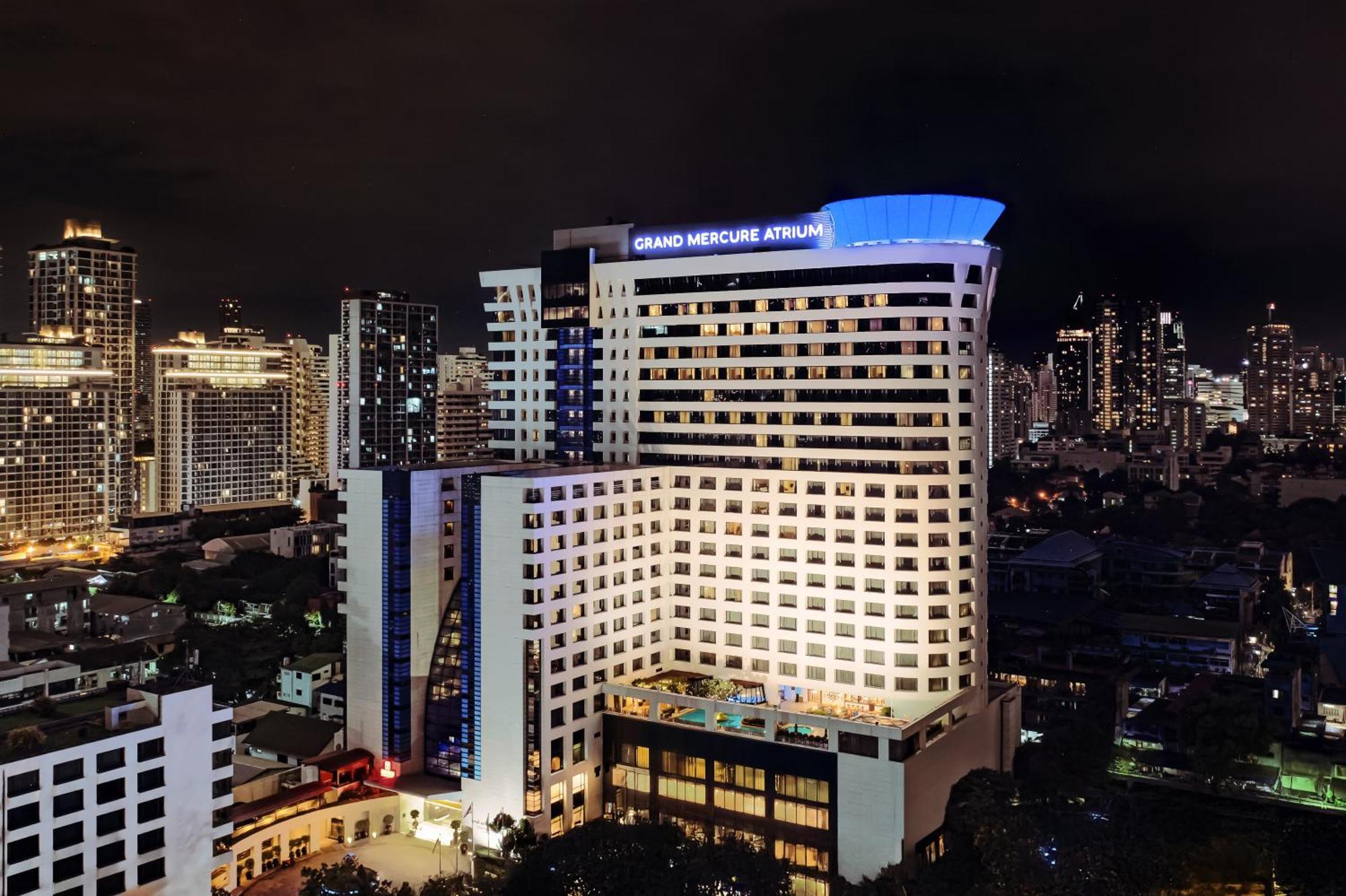Grand Mercure Bangkok Atrium Dış mekan fotoğraf The hotel at night